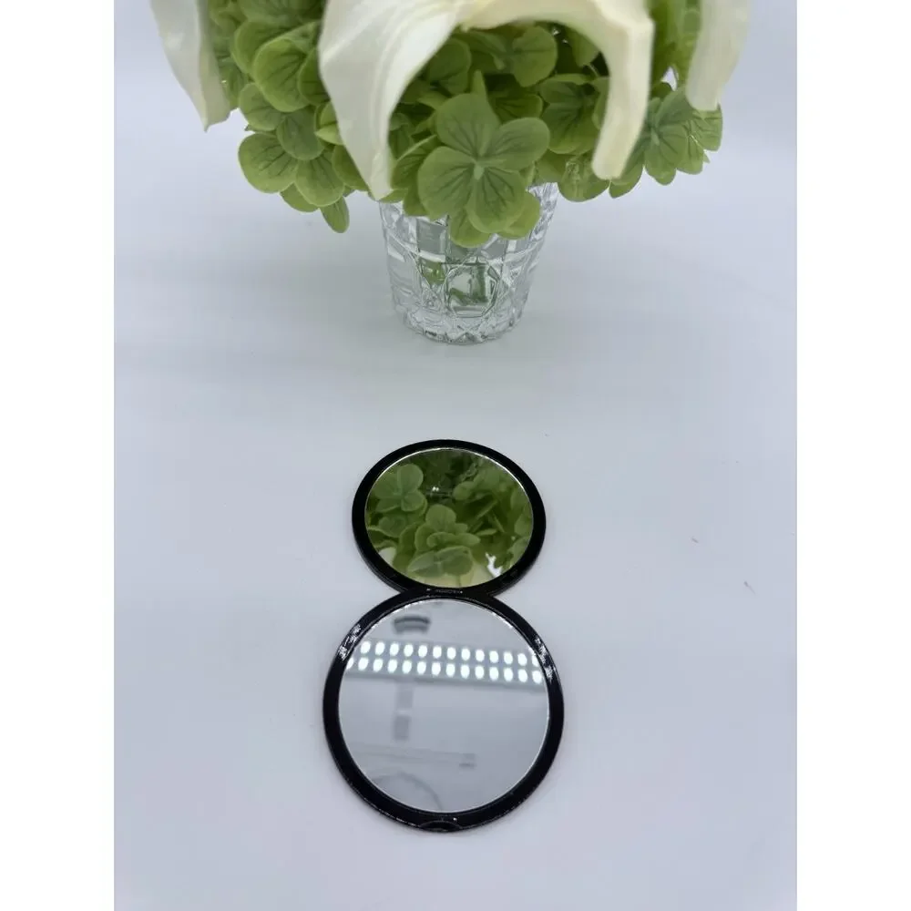 Tom Ford Dual Sides Compact Mirror Black / White 7cm * 0.7cm